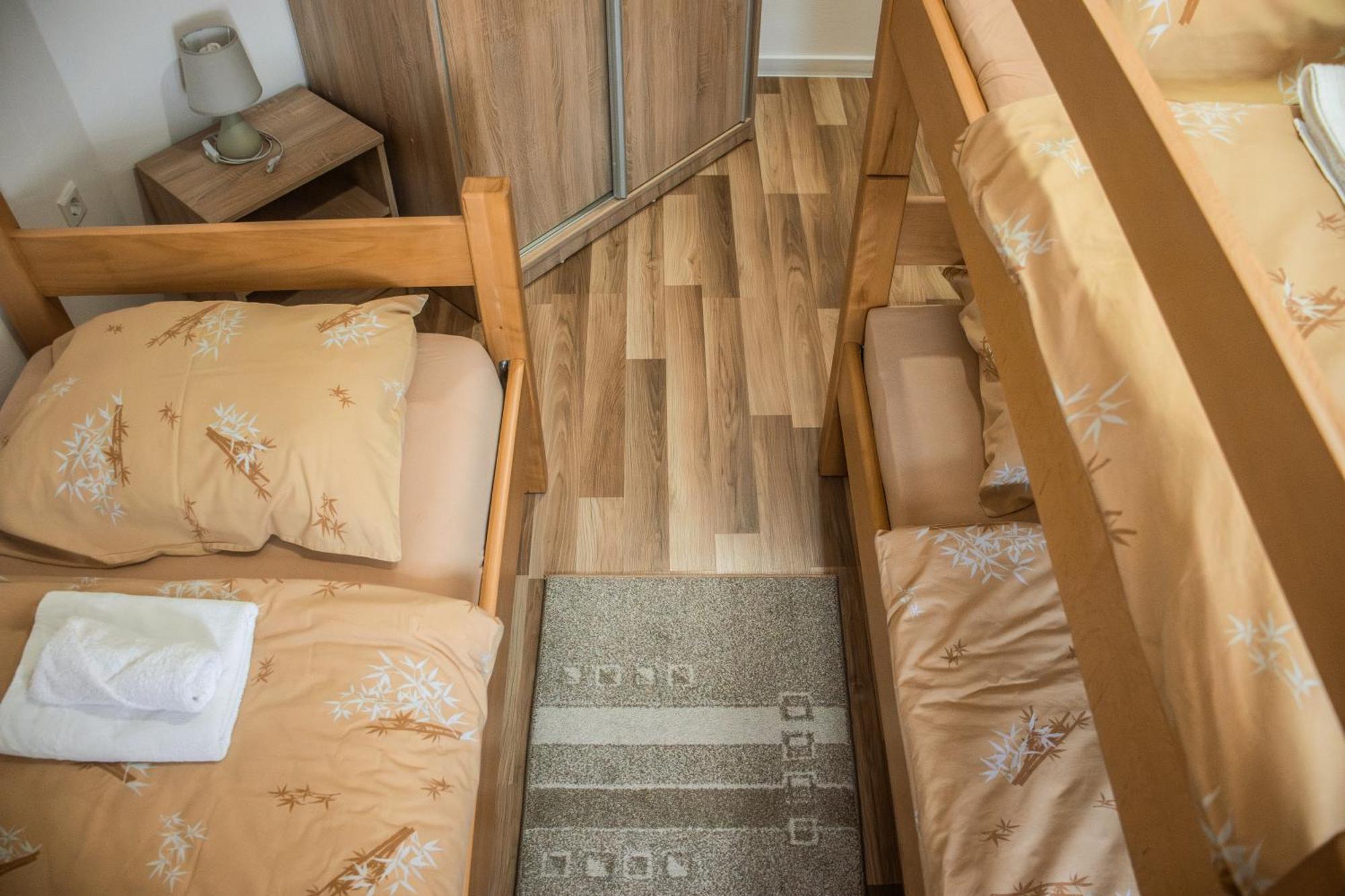 Apartments Basic Високо Экстерьер фото
